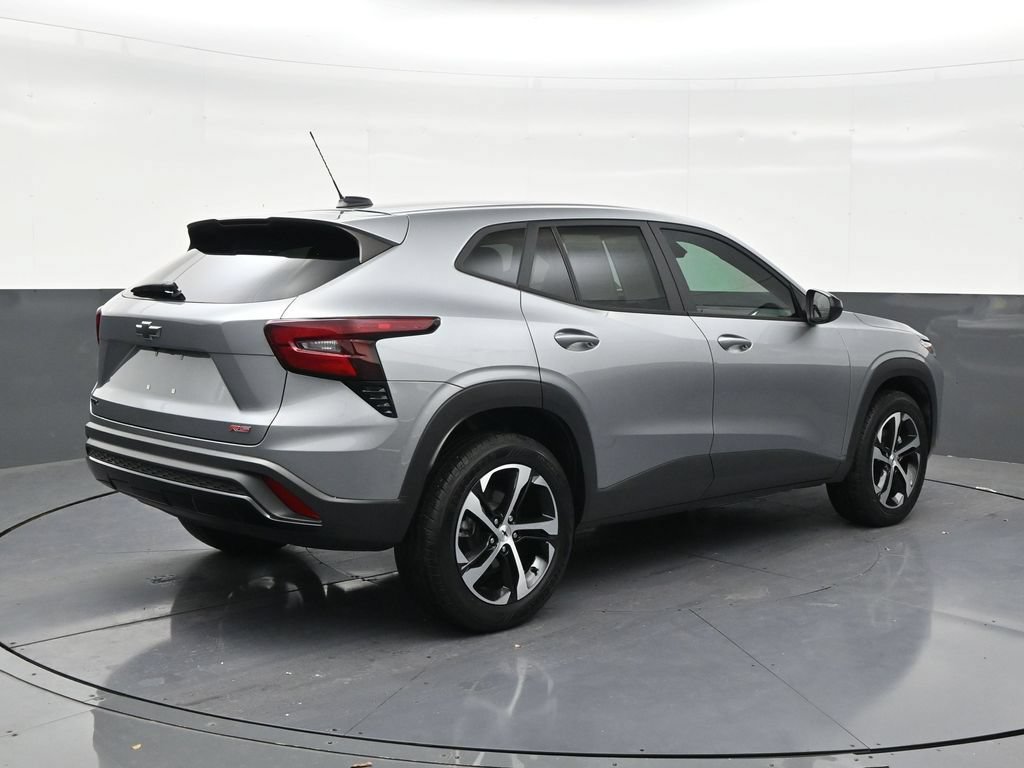 Used 2025 Chevrolet Trax RS FWD image 5