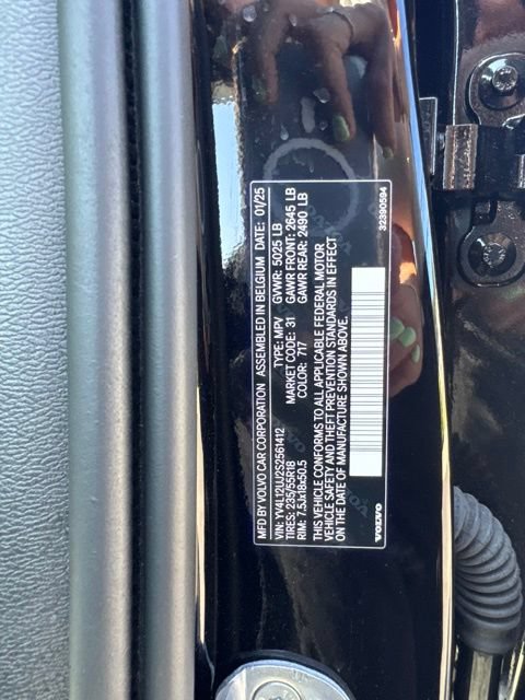Certified 2025 Volvo XC40 B5 Core AWD/4WD image 28