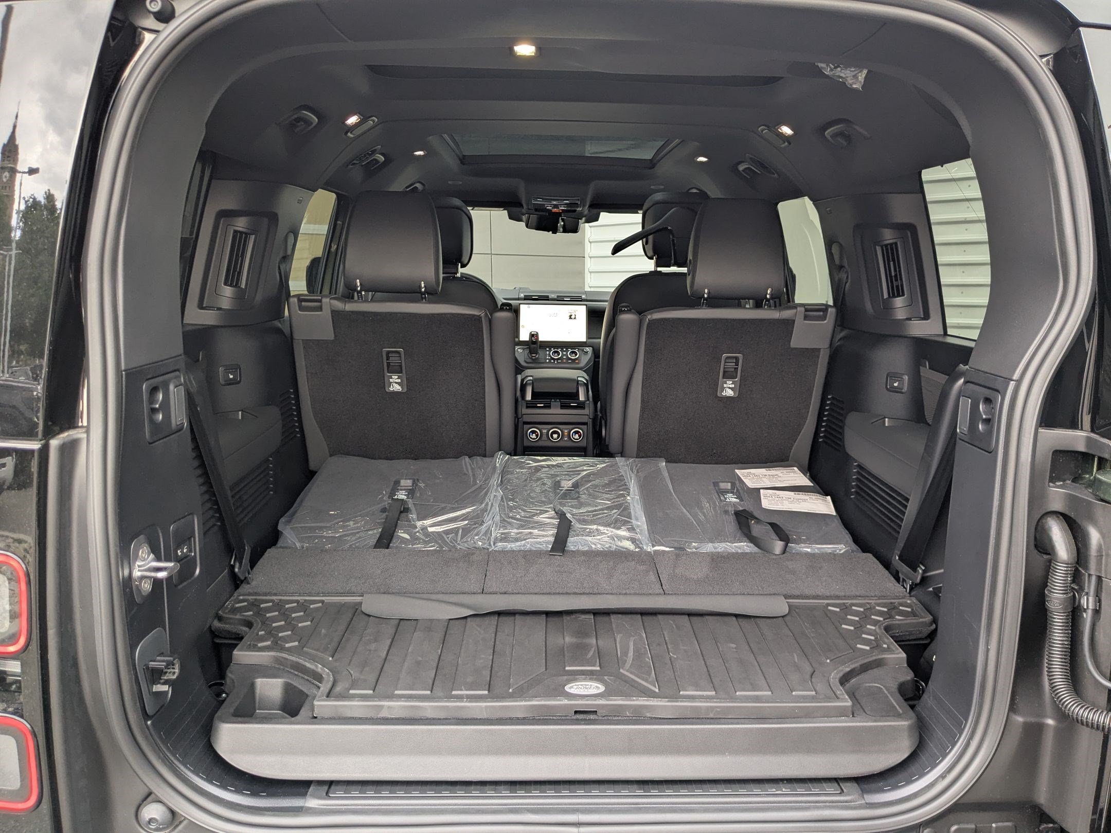 New 2026 Land Rover Defender 130 X-Dynamic SE AWD/4WD image 31