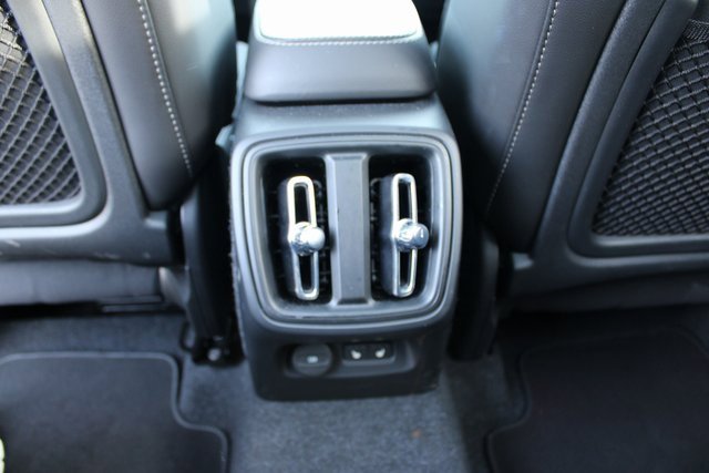 Used 2025 Volvo XC40 B5 Plus image 36