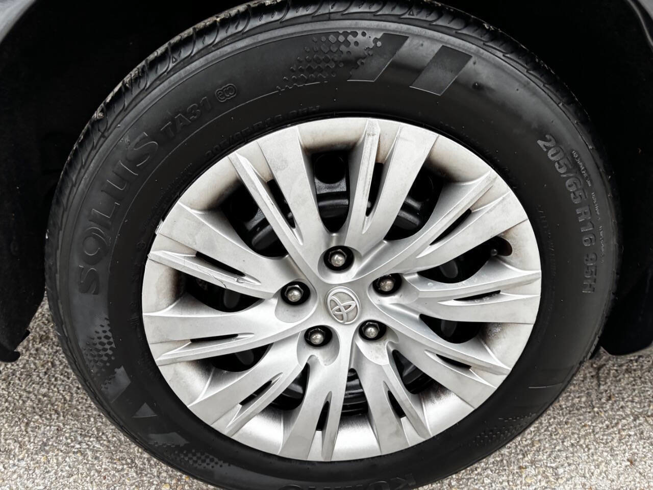 Used 2012 Toyota Camry LE image 24