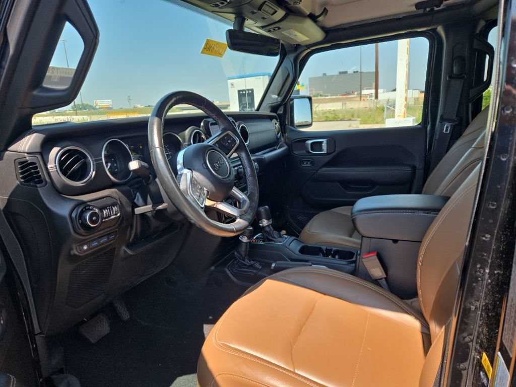 Used 2022 Jeep Wrangler Unlimited Sahara w/ Cold Weather Group AWD/4WD image 11