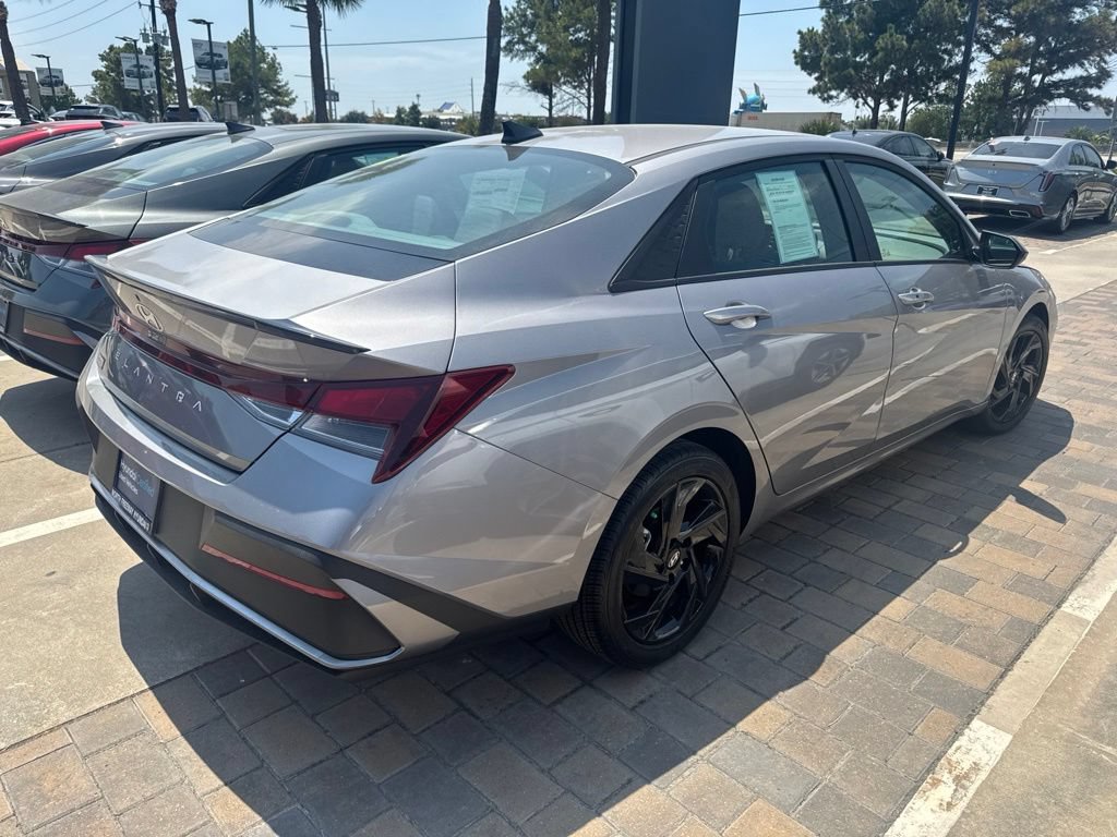 Certified 2026 Hyundai Elantra Sport FWD image 4