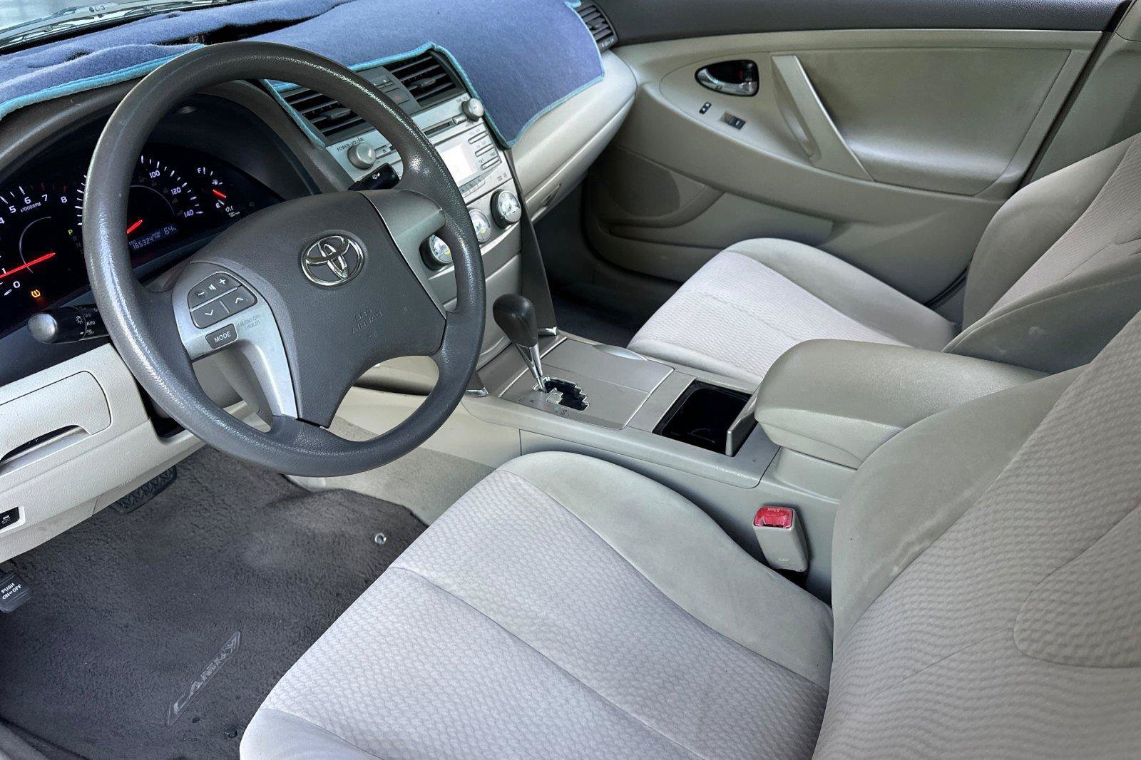 Used 2010 Toyota Camry LE FWD image 9