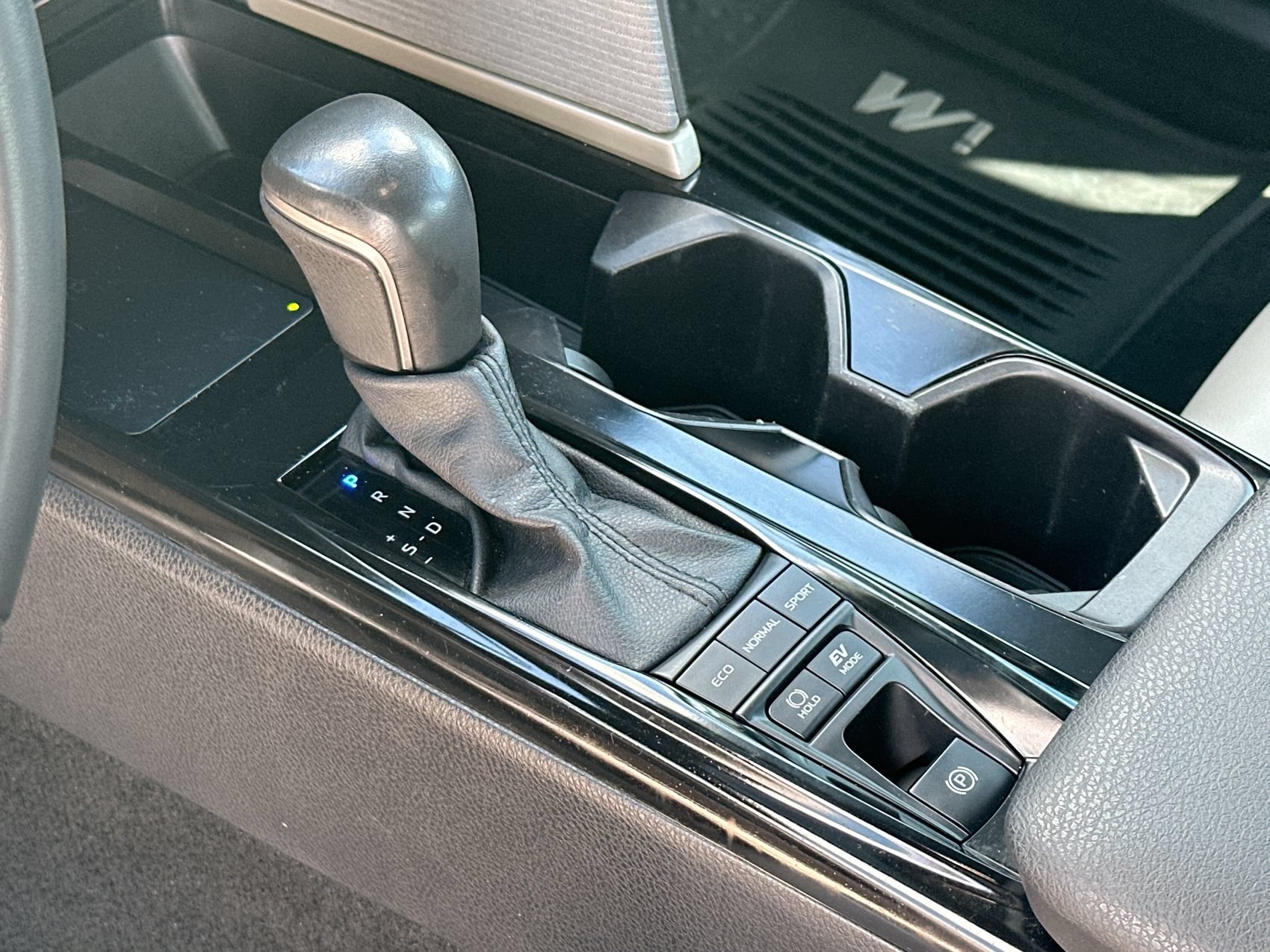 Used 2025 Toyota Camry SE FWD image 19