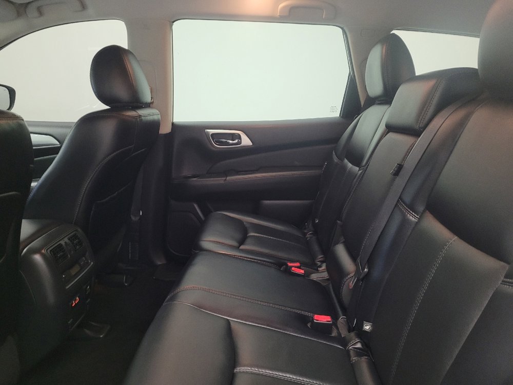 Used 2020 Nissan Pathfinder SL image 18