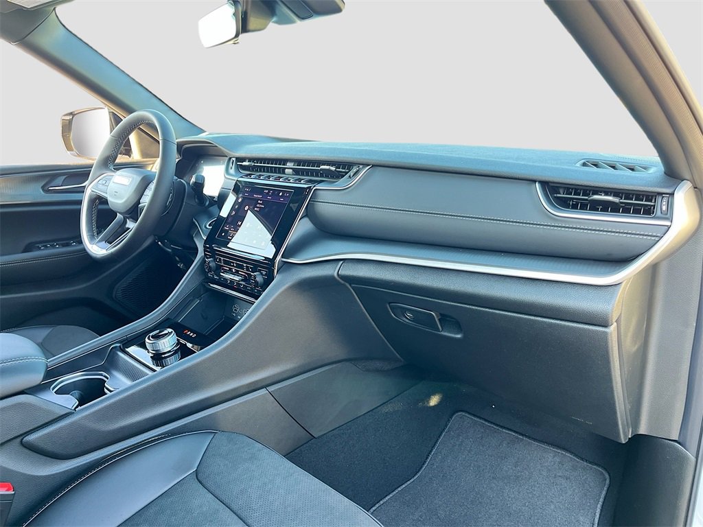 New 2025 Jeep Grand Cherokee L Altitude image 30