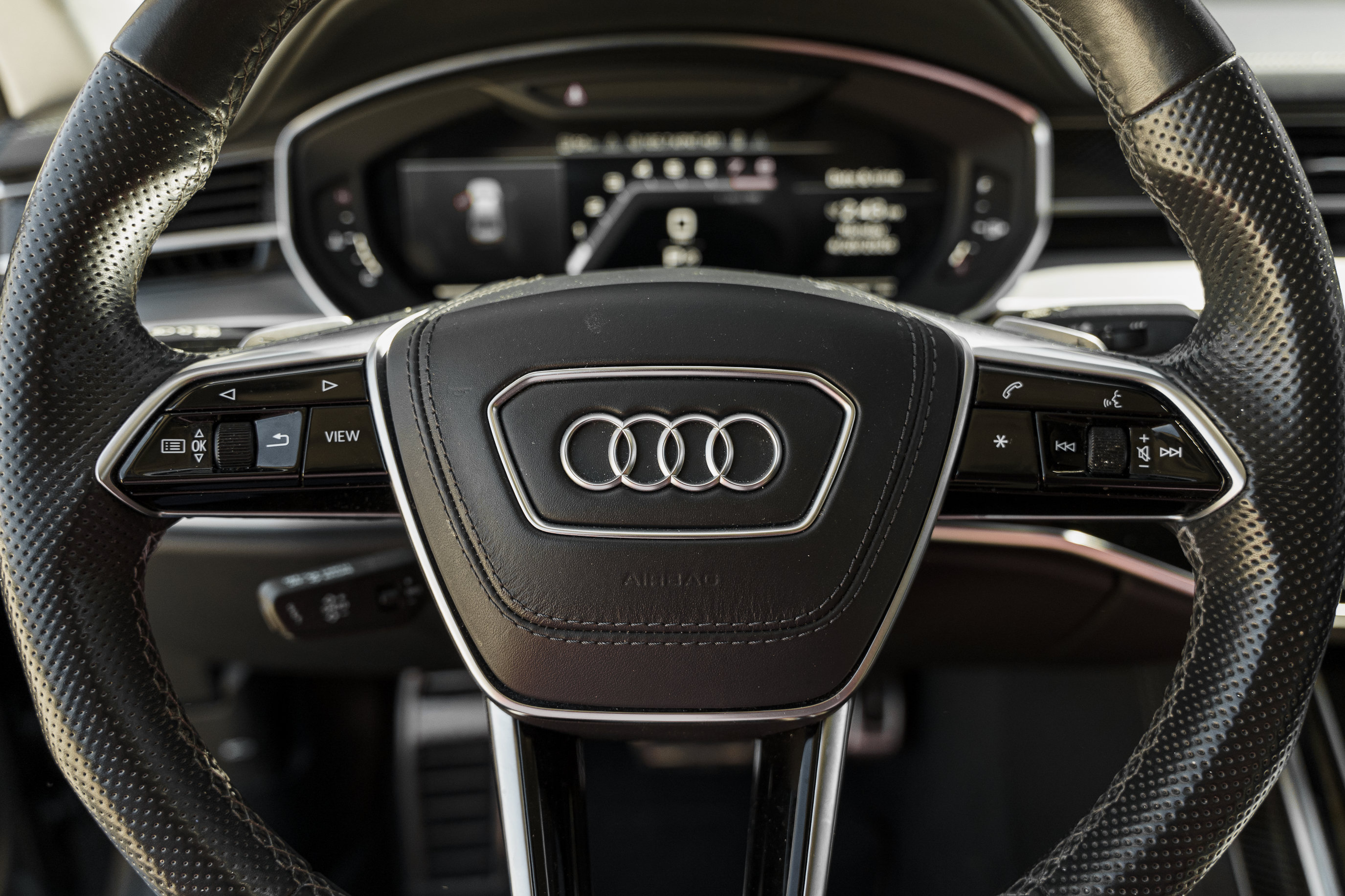 Used 2022 Audi S8 AWD/4WD image 16