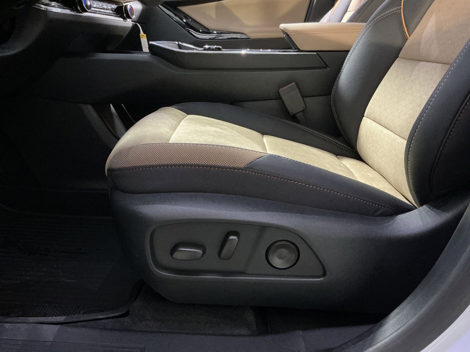 New 2026 Chevrolet Equinox ACTIV w/ Convenience Package III image 22
