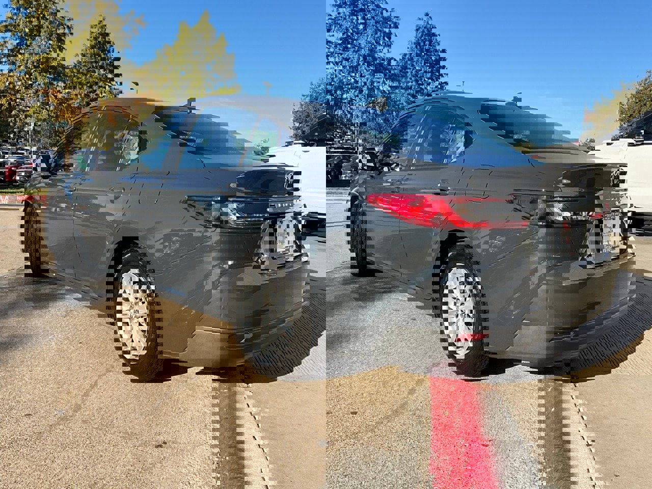 Used 2025 Toyota Camry LE image 8