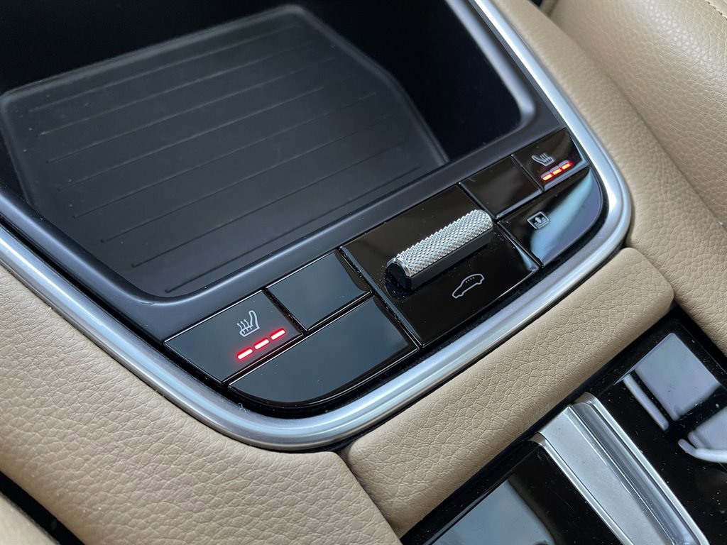 Used 2018 Porsche Panamera 4 image 36