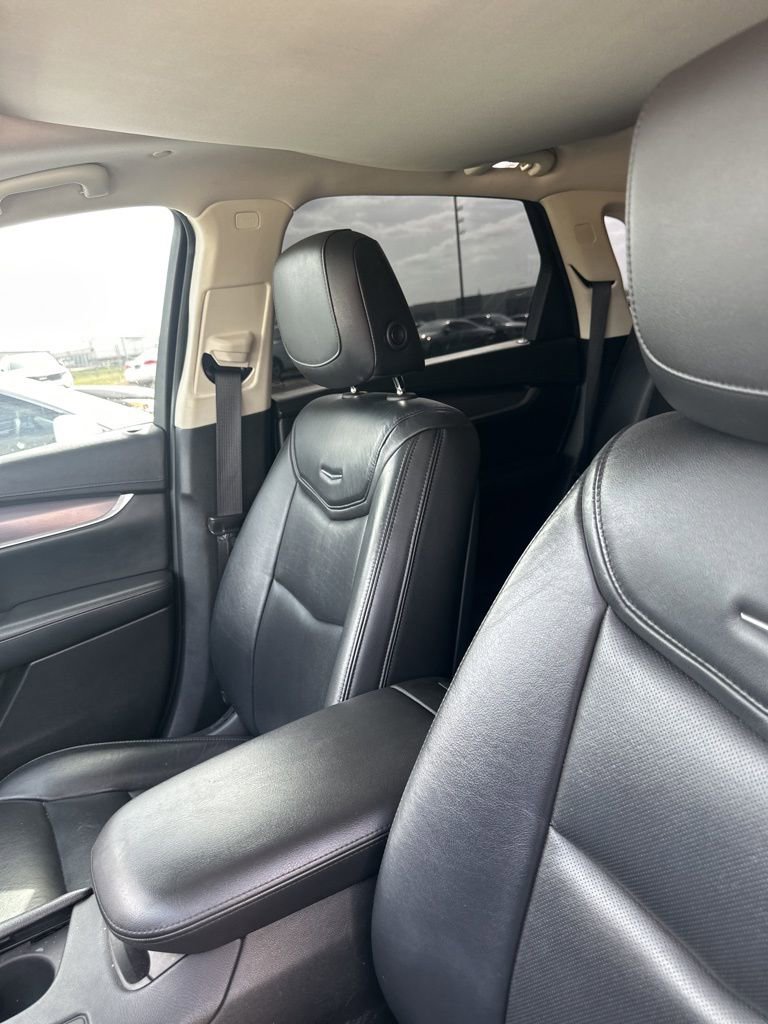 Used 2017 Cadillac XT5 Luxury w/ Driver Awareness Package image 21