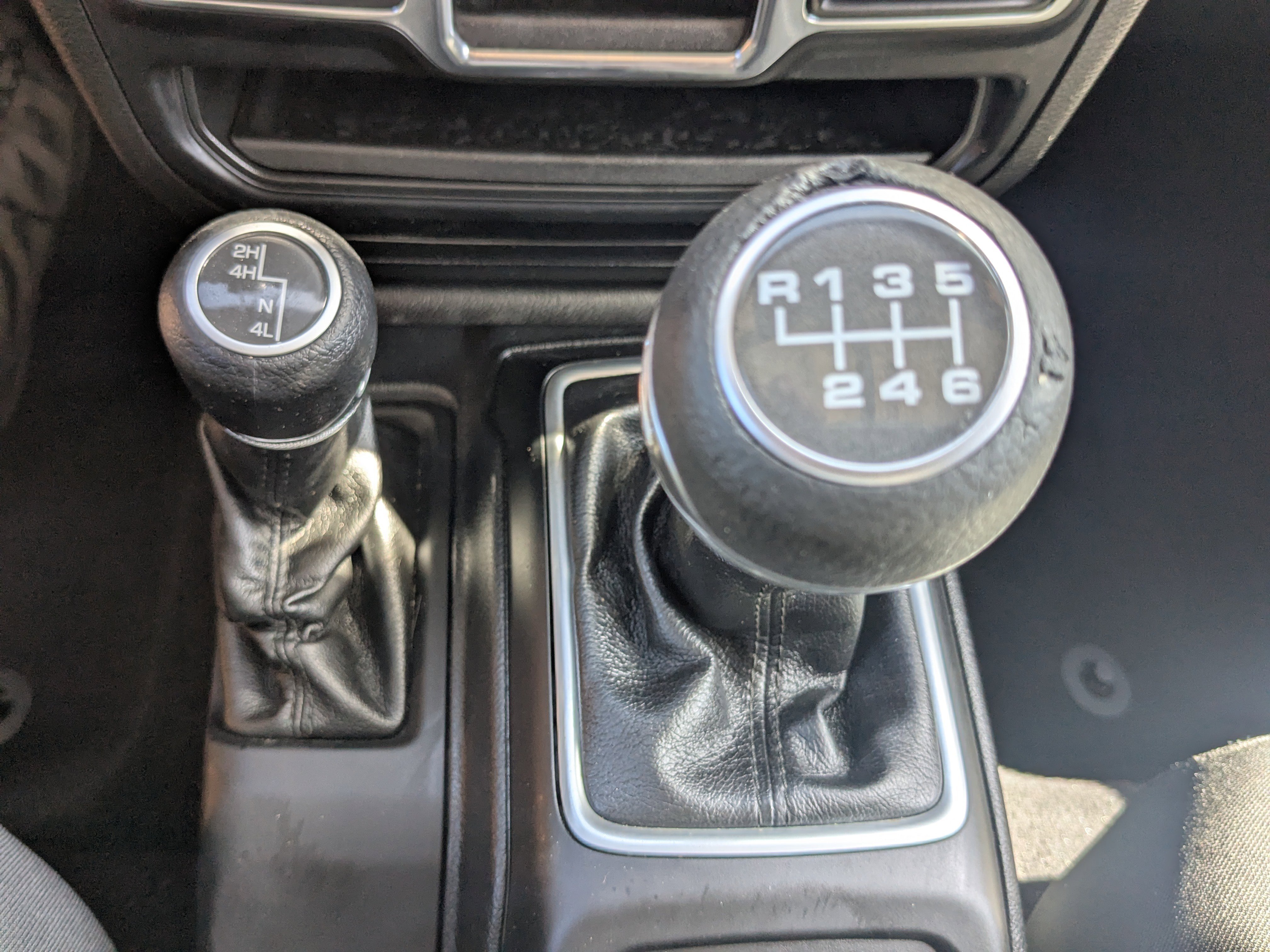 Used 2019 Jeep Wrangler Sport image 25
