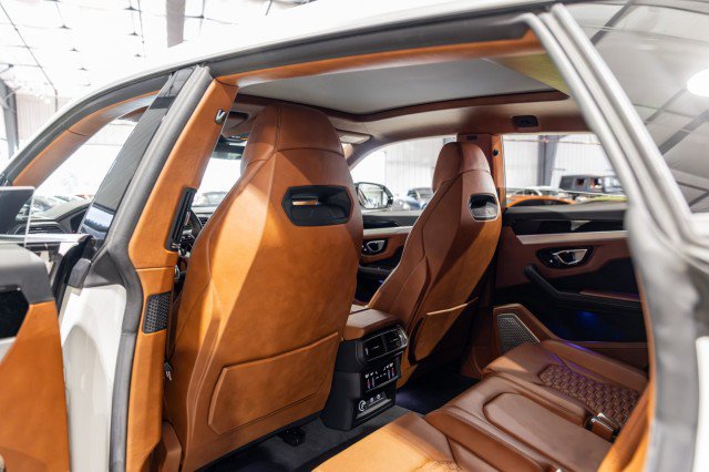Used 2022 Lamborghini Urus AWD/4WD image 19