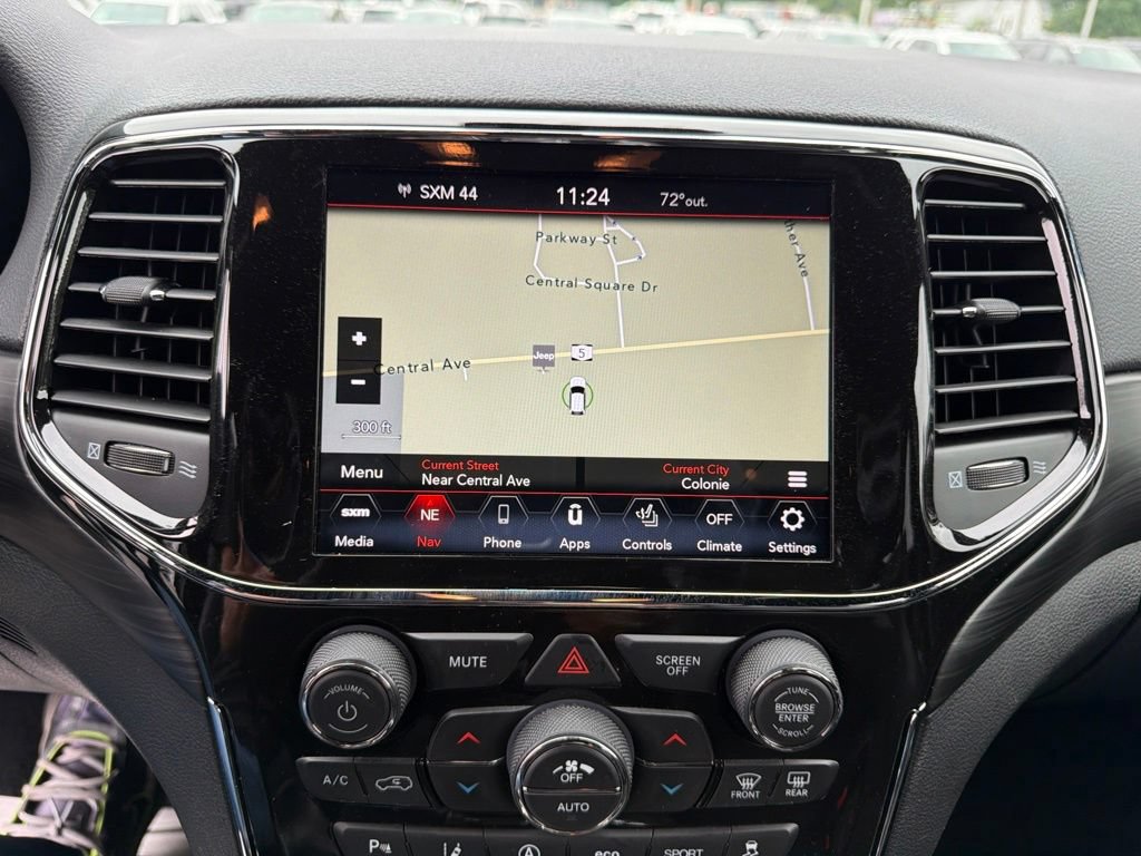 Used 2021 Jeep Grand Cherokee Laredo X AWD/4WD image 27