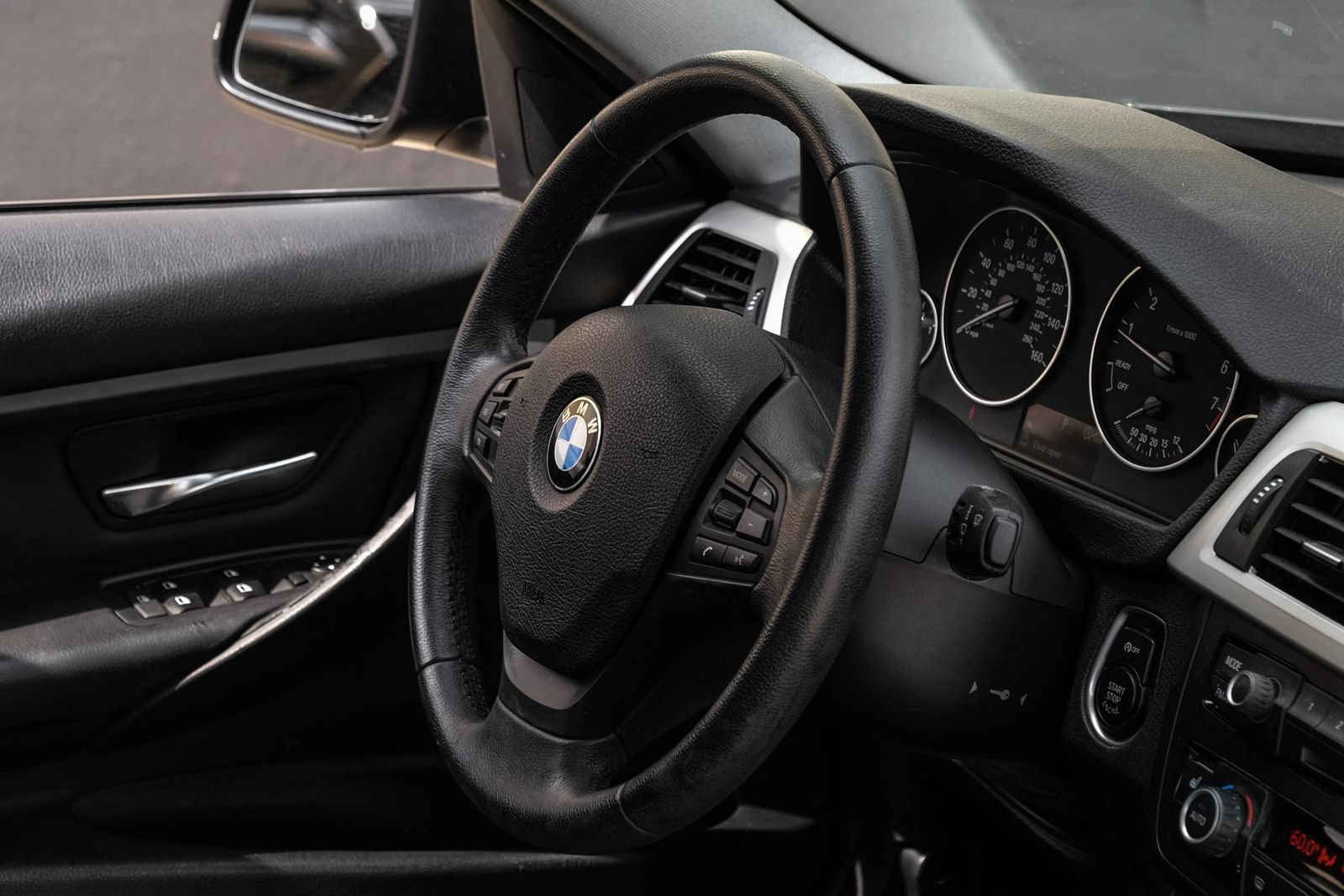 Used 2014 BMW 320i xDrive Sedan AWD/4WD image 13
