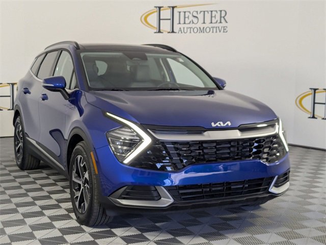 Used 2025 Kia Sportage EX w/ Premium Package image 2