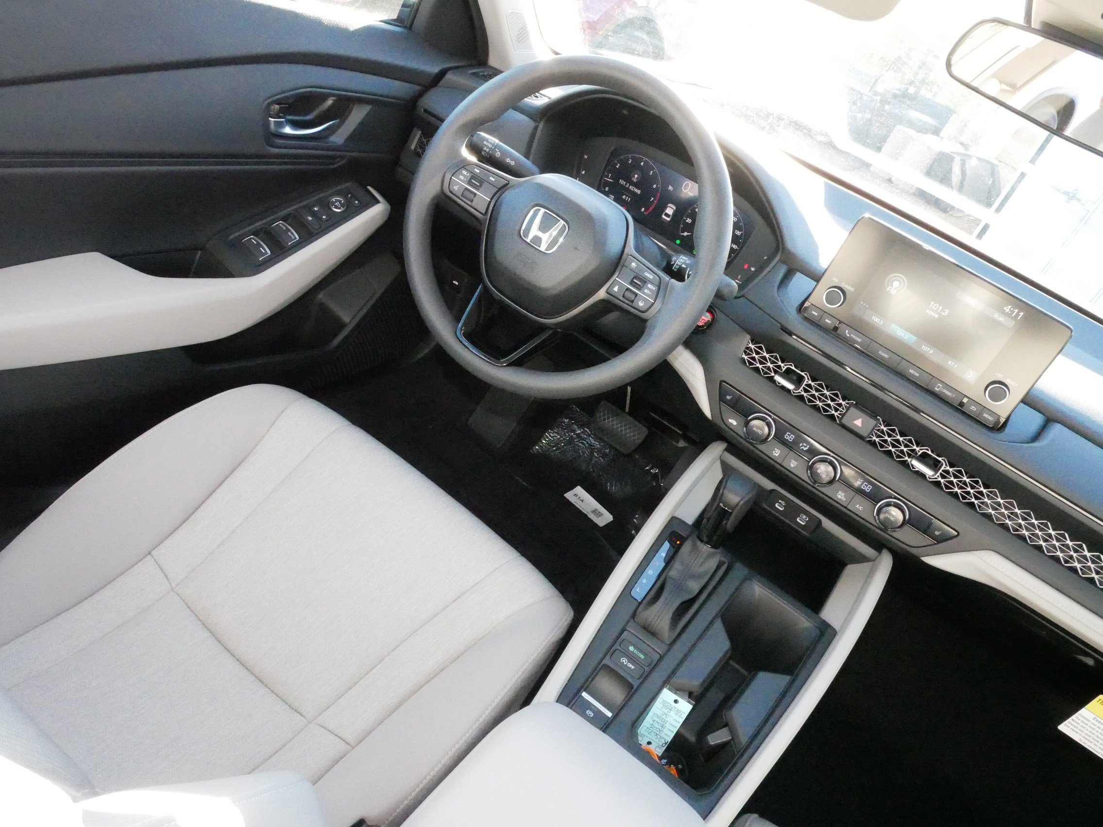 Certified 2025 Honda Accord SE image 9