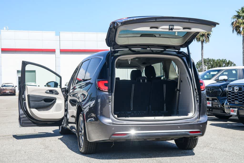 Used 2023 Chrysler Pacifica Touring-L FWD image 27