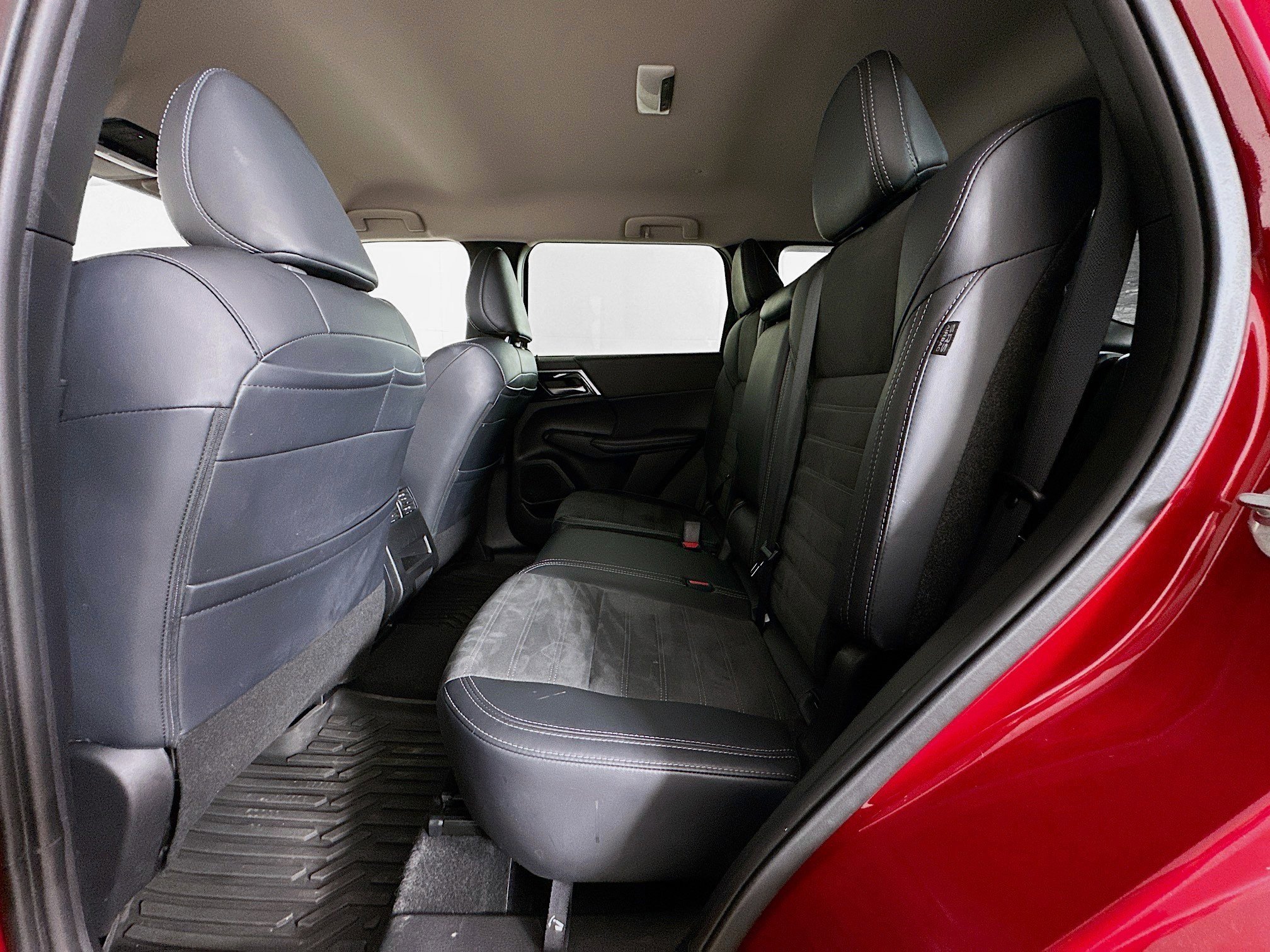 Used 2024 Mitsubishi Outlander SE image 26