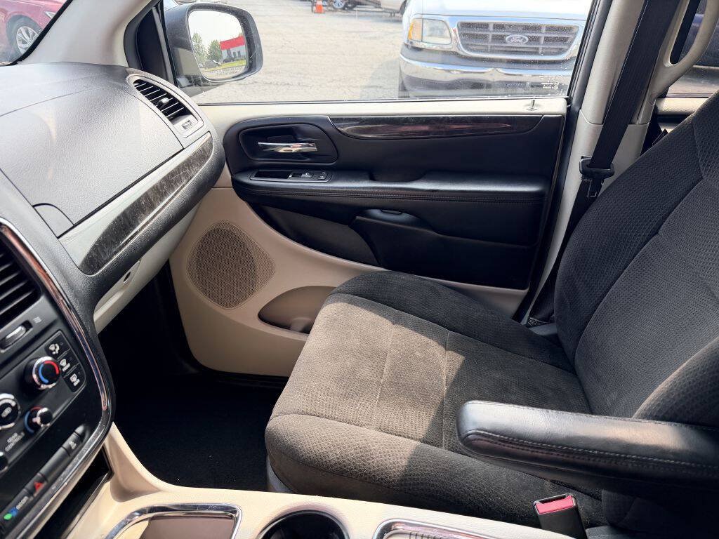 Used 2013 Dodge Grand Caravan SXT FWD image 13