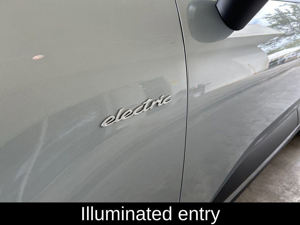 Used 2025 Porsche Macan Electric RWD image 15