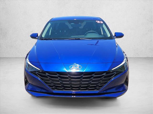 Used 2023 Hyundai Elantra SE w/ Preferred Accessory Package FWD image 2