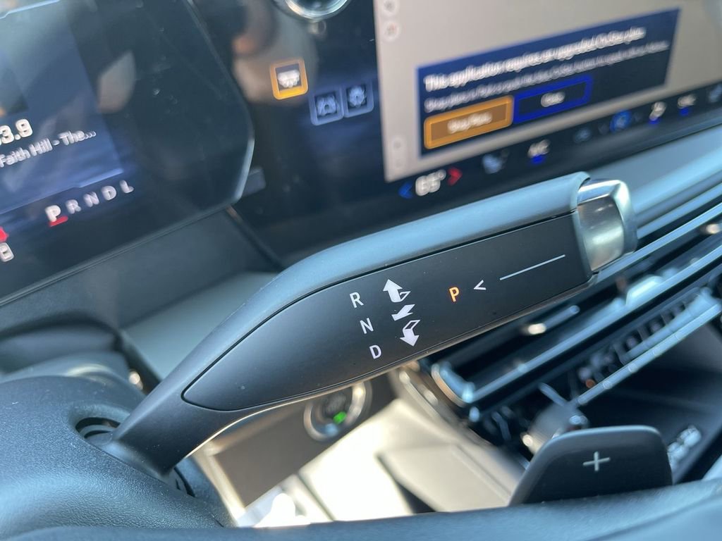 New 2026 Chevrolet Traverse LT w/ Driver Confidence Package FWD image 19