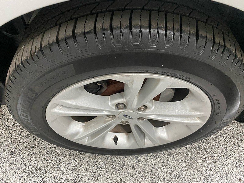 Used 2017 Ford Taurus SE image 21