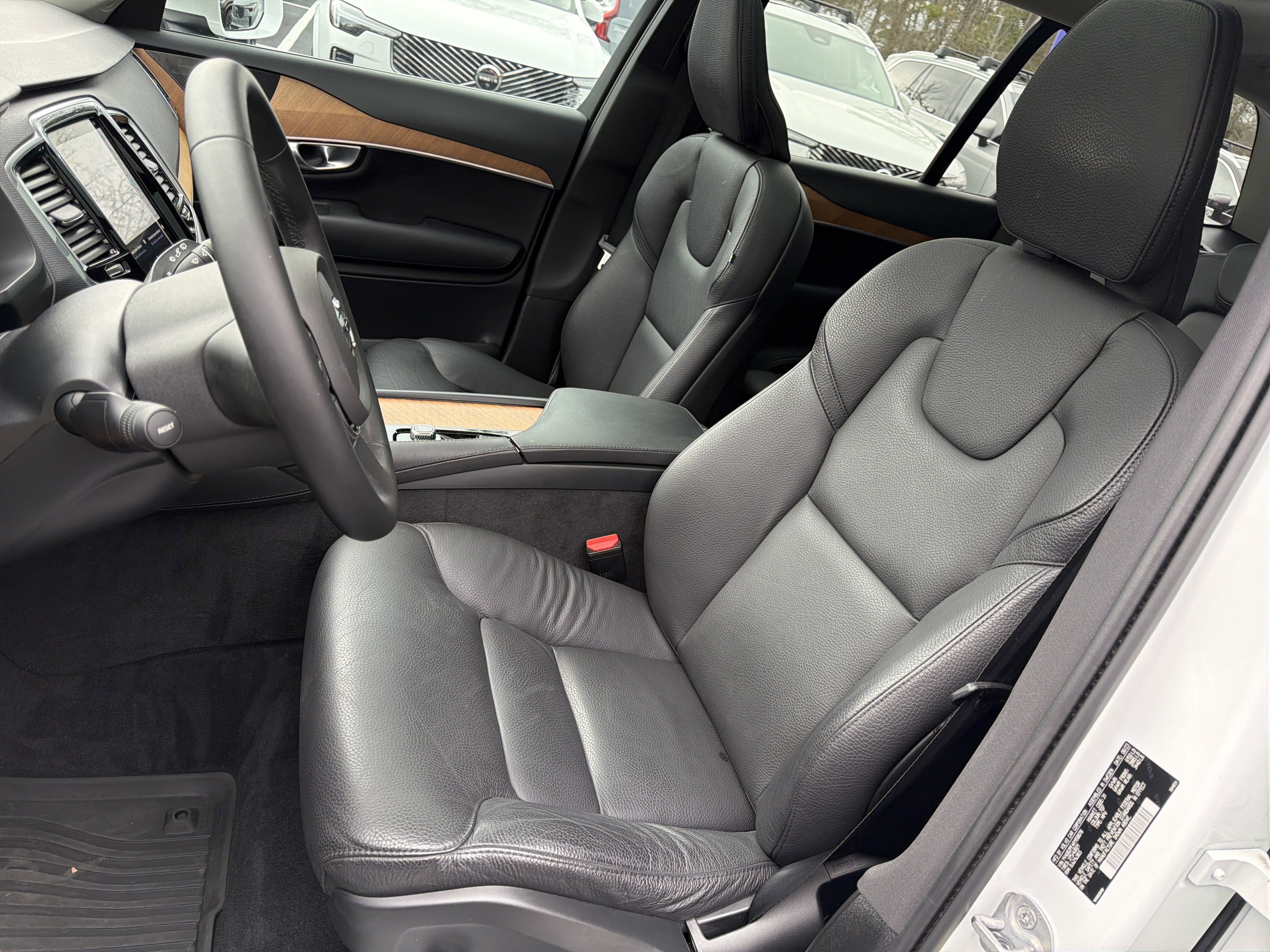 Certified 2024 Volvo XC90 B6 Plus w/ Protection Package Premier image 16