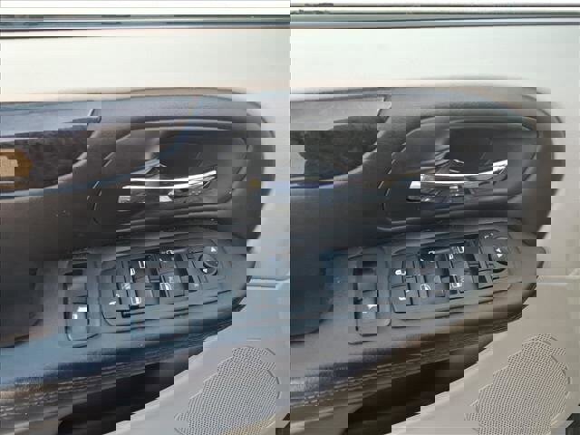 Used 2019 Dodge Grand Caravan SE FWD image 22