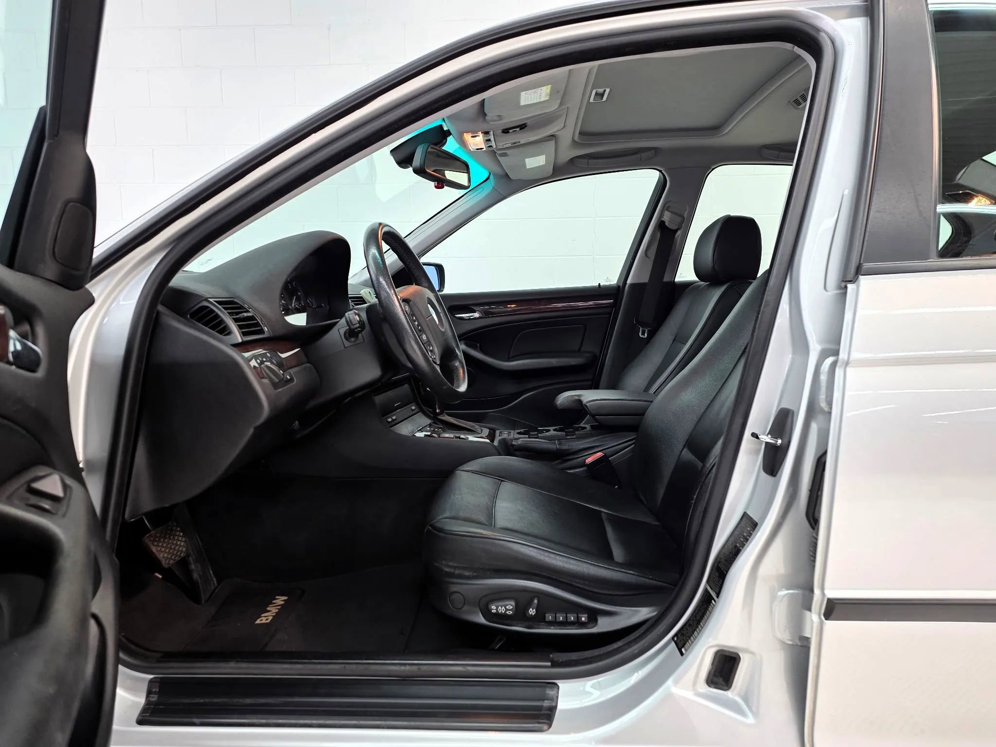 Used 2003 BMW 325i Sedan image 11