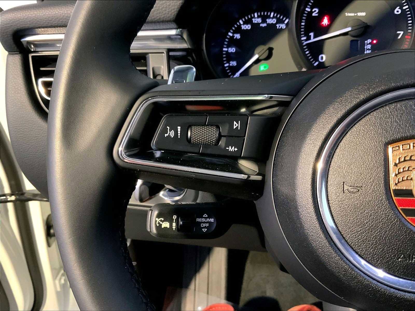 Certified 2025 Porsche Macan image 27