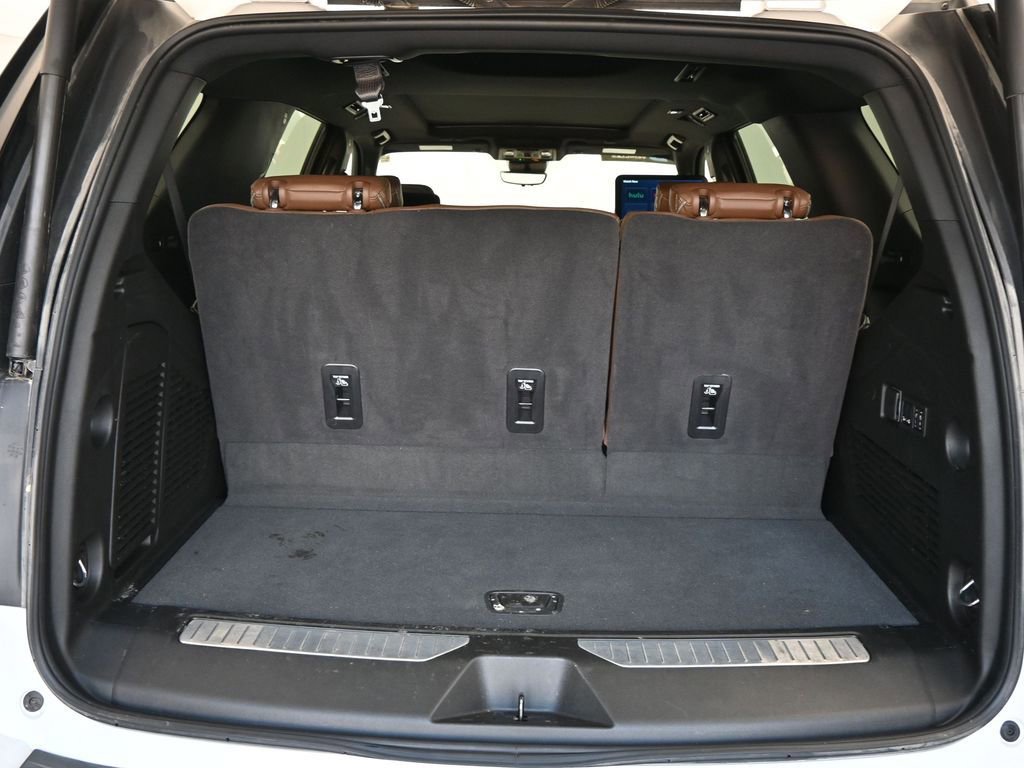 Used 2024 Chevrolet Tahoe High Country w/ Advanced Technology Package image 12