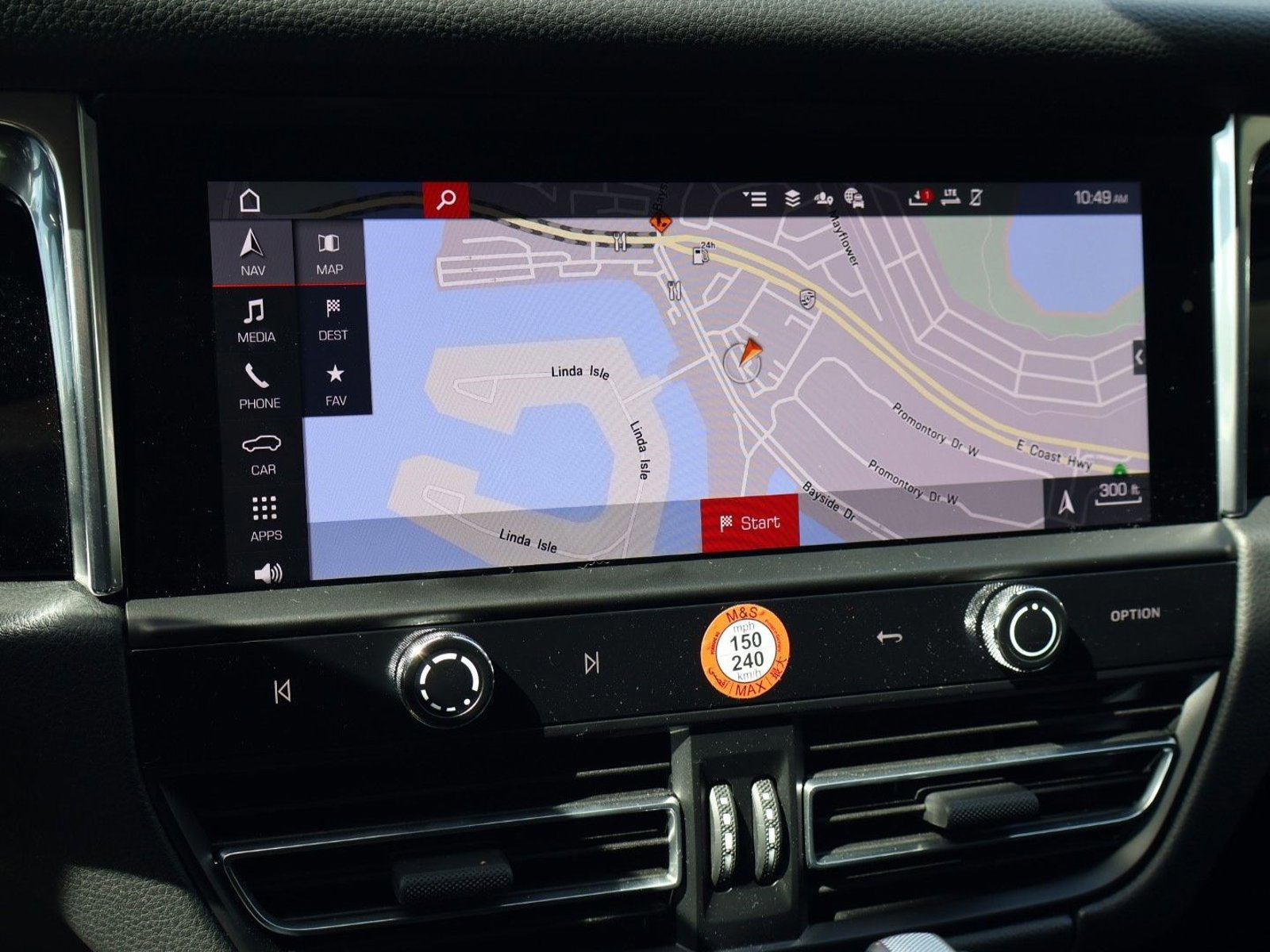 Certified 2025 Porsche Macan image 18