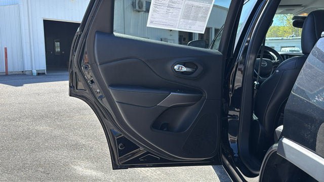 Used 2019 Jeep Cherokee Limited AWD/4WD image 24