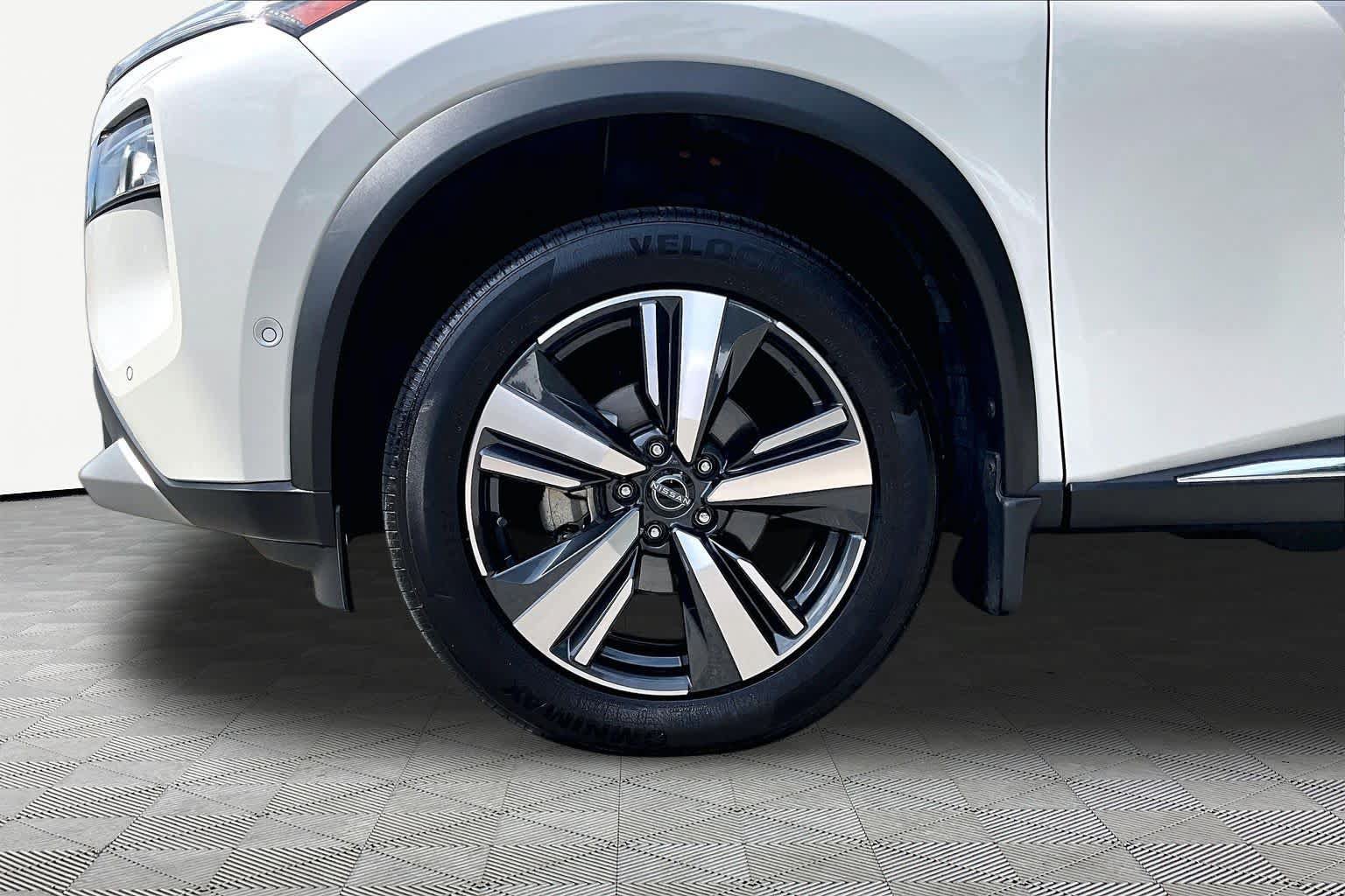 Used 2023 Nissan Rogue Platinum AWD/4WD image 11