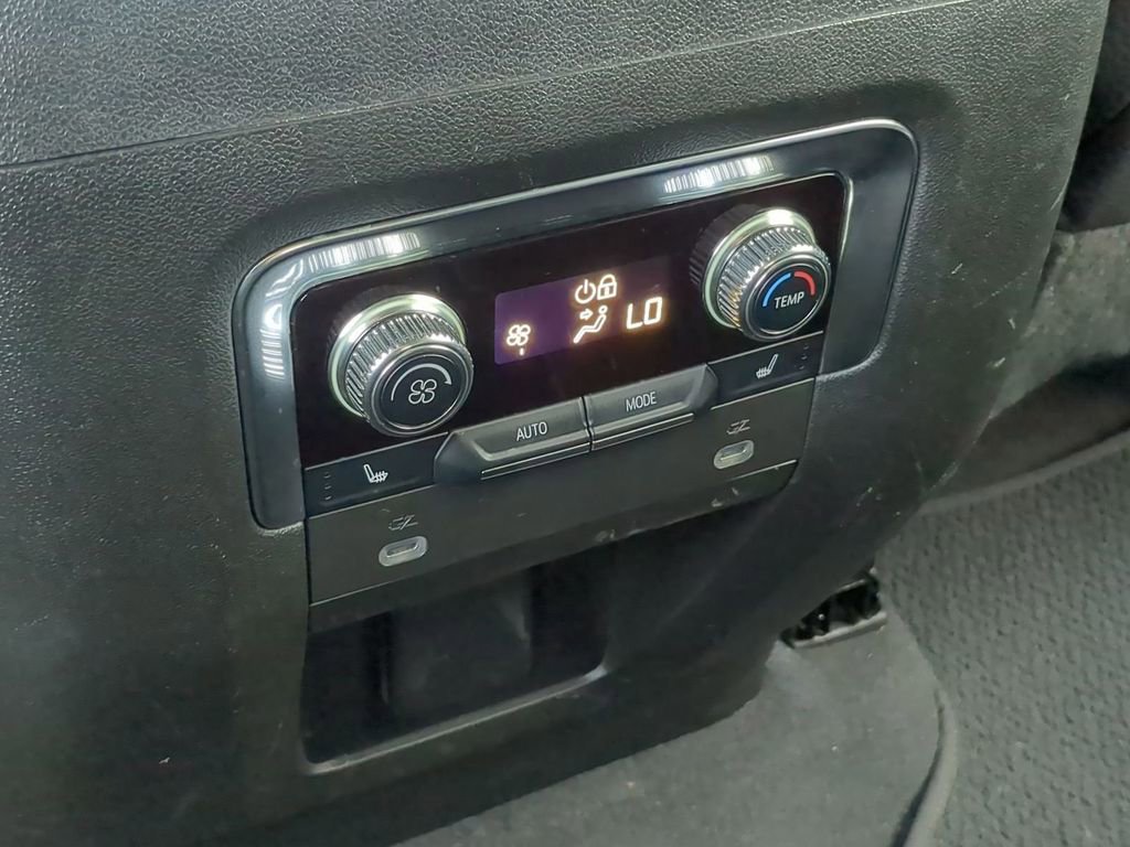 Used 2022 GMC Yukon XL Denali RWD image 25