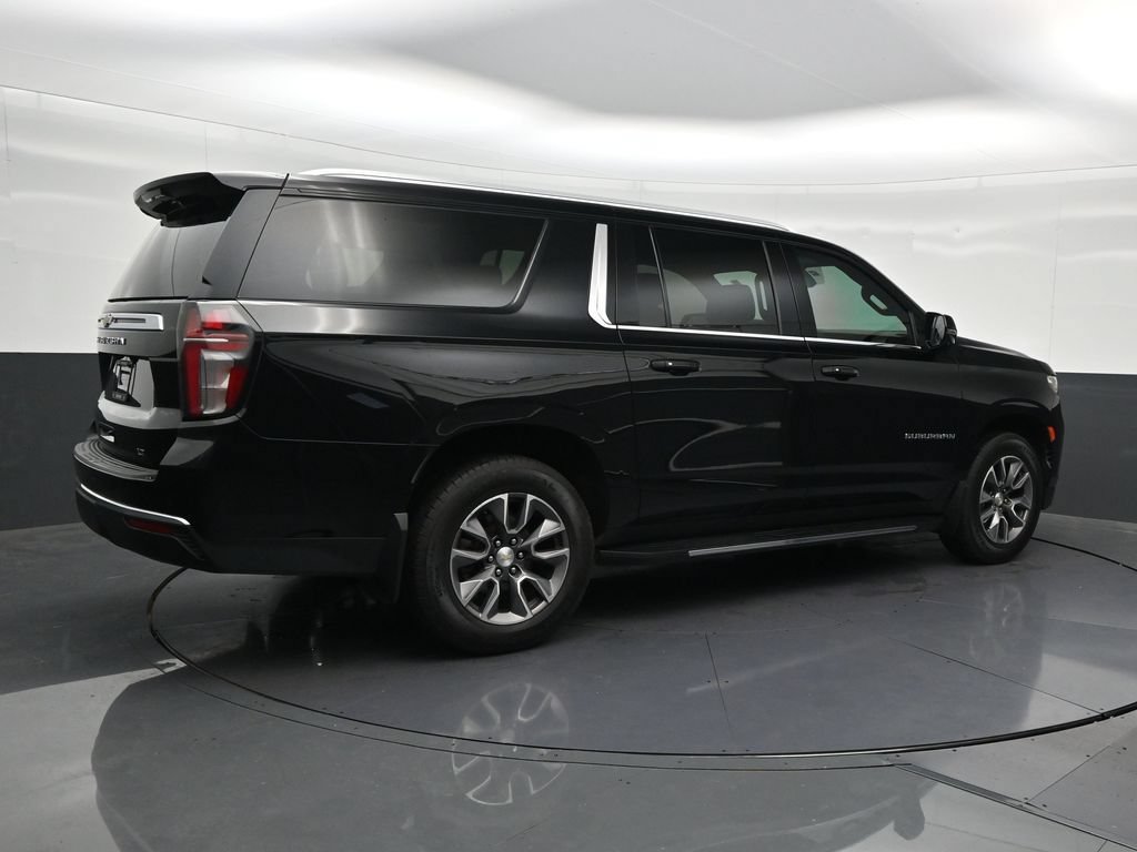 Used 2022 Chevrolet Suburban LT w/ Luxury Package RWD image 5
