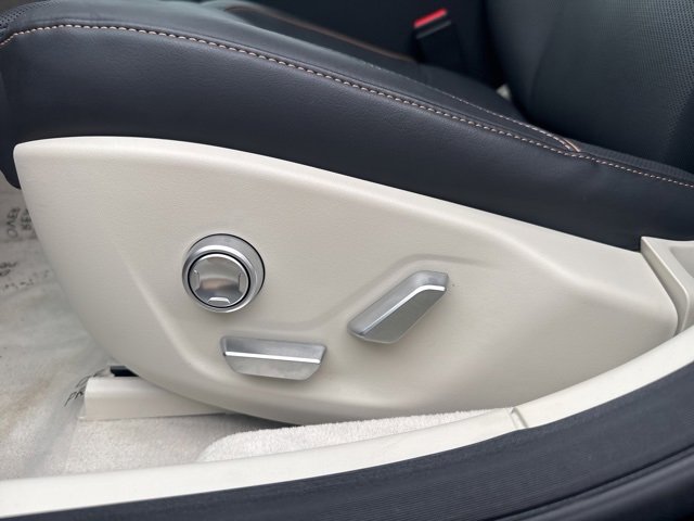 Used 2024 Lucid Air Touring image 14