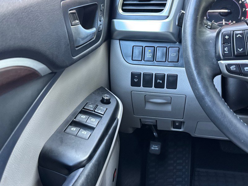 Used 2015 Toyota Highlander Limited AWD/4WD image 11