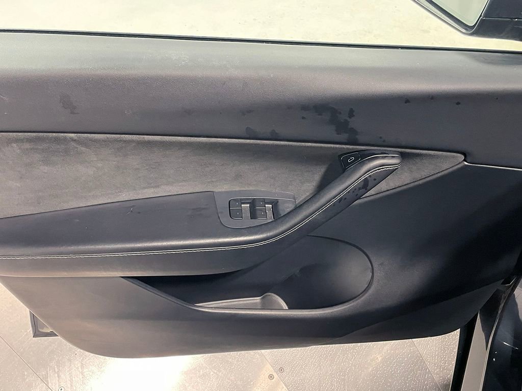 Used 2021 Tesla Model Y Long Range image 18