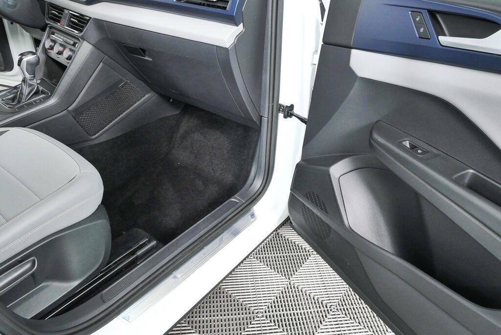 Certified 2022 Volkswagen Taos SE FWD image 23