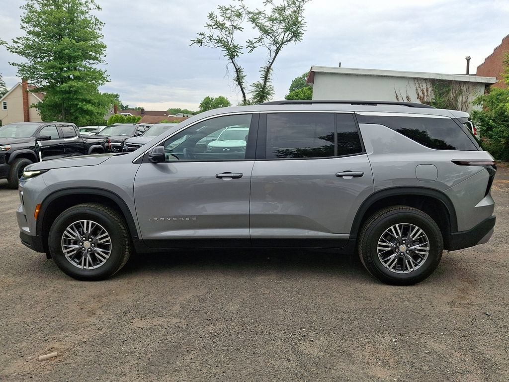 Used 2026 Chevrolet Traverse LT w/ Driver Confidence Package FWD image 4