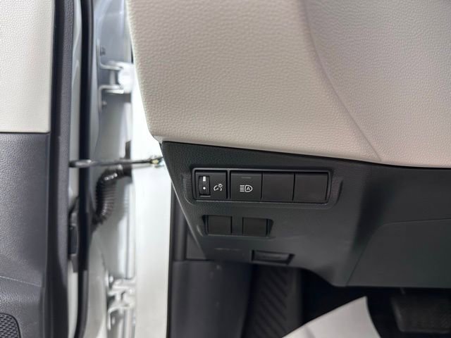 Used 2023 Toyota Corolla Cross L image 19