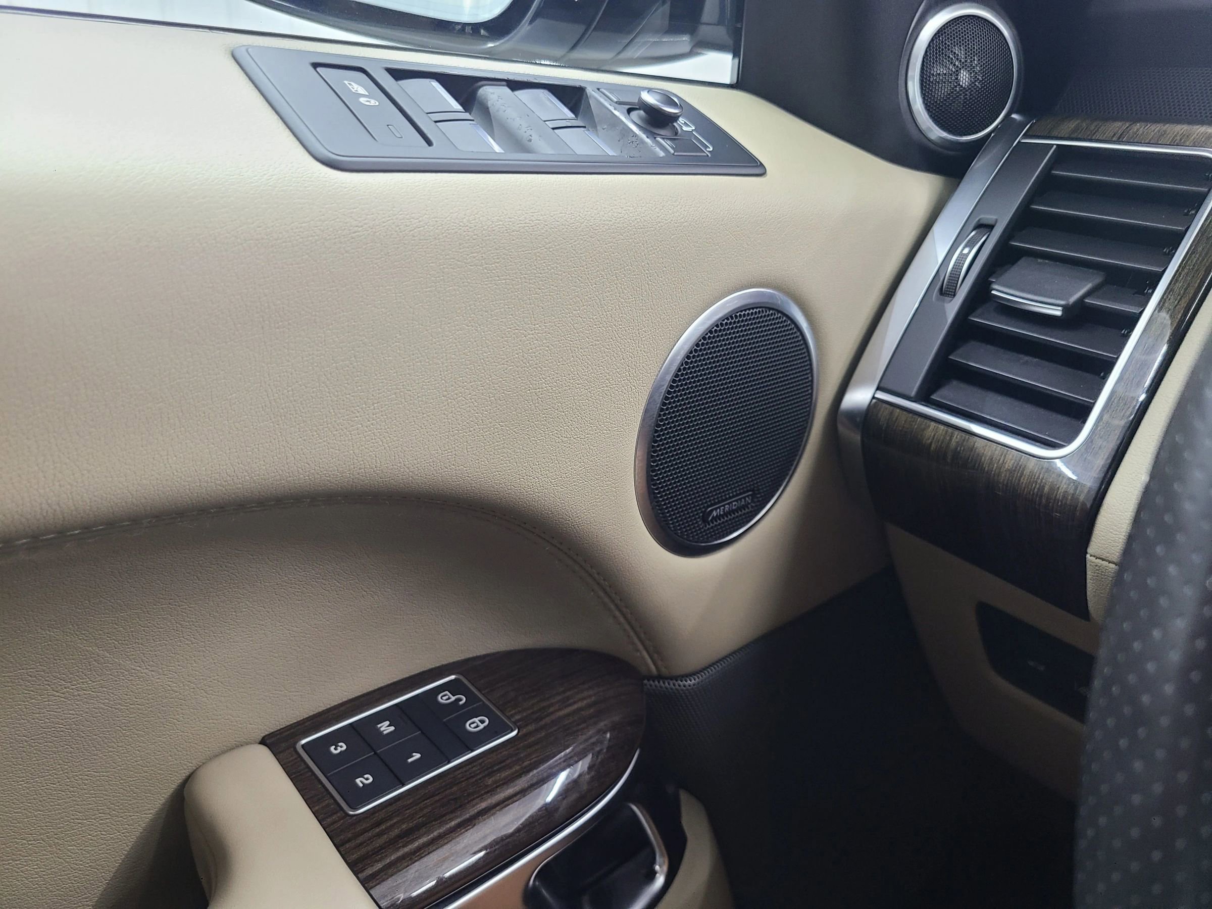 Used 2016 Land Rover Range Rover Sport Supercharged image 29