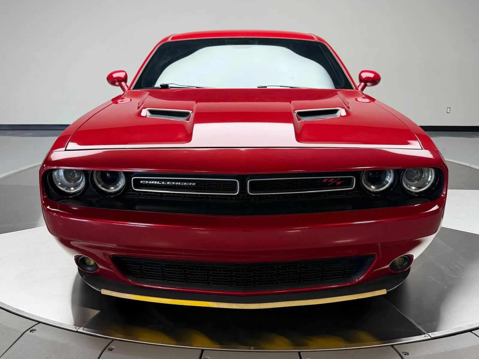 Used 2016 Dodge Challenger R/T RWD image 3