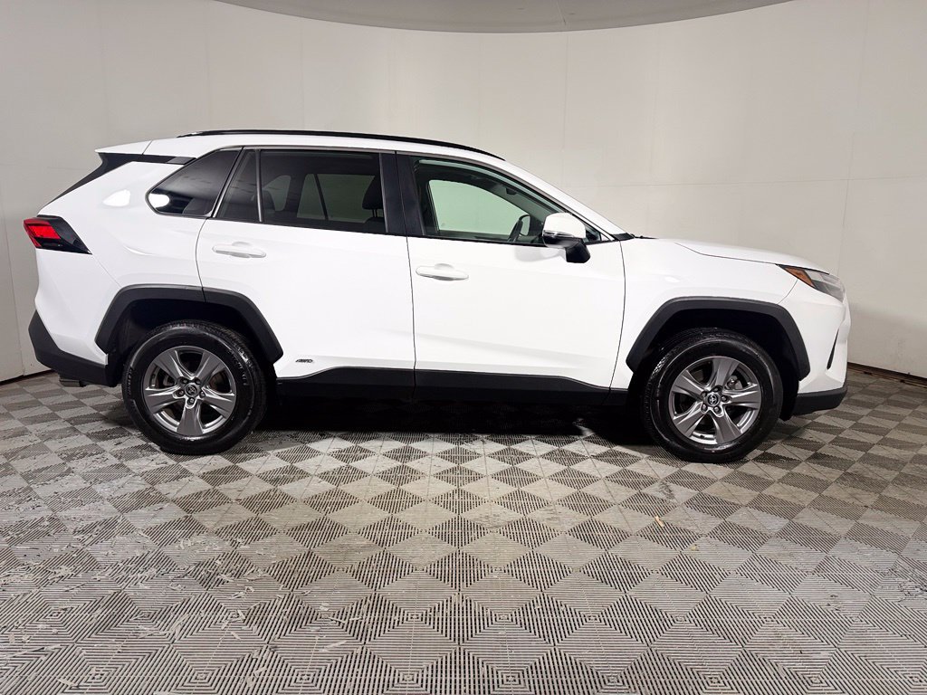 Used 2022 Toyota RAV4 XLE w/ Convenience Package AWD/4WD image 8