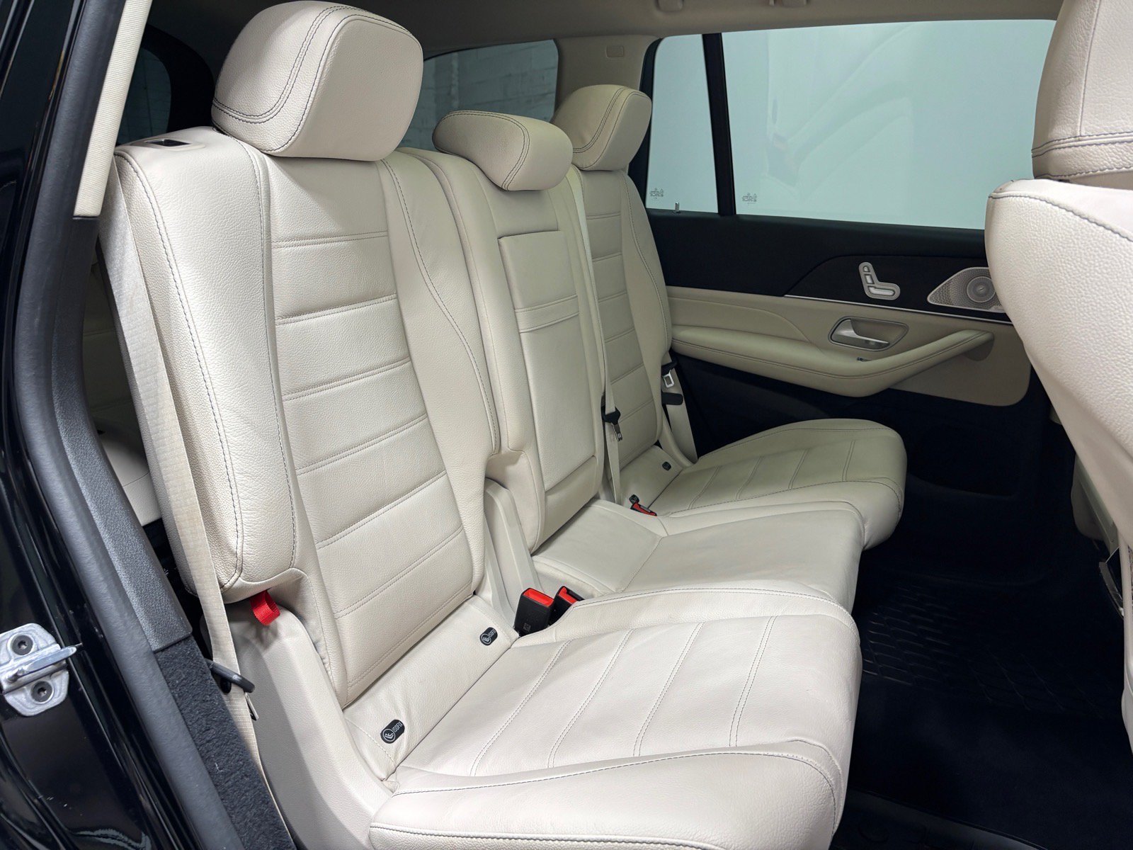 Used 2024 Mercedes-Benz GLS 450 4MATIC image 35