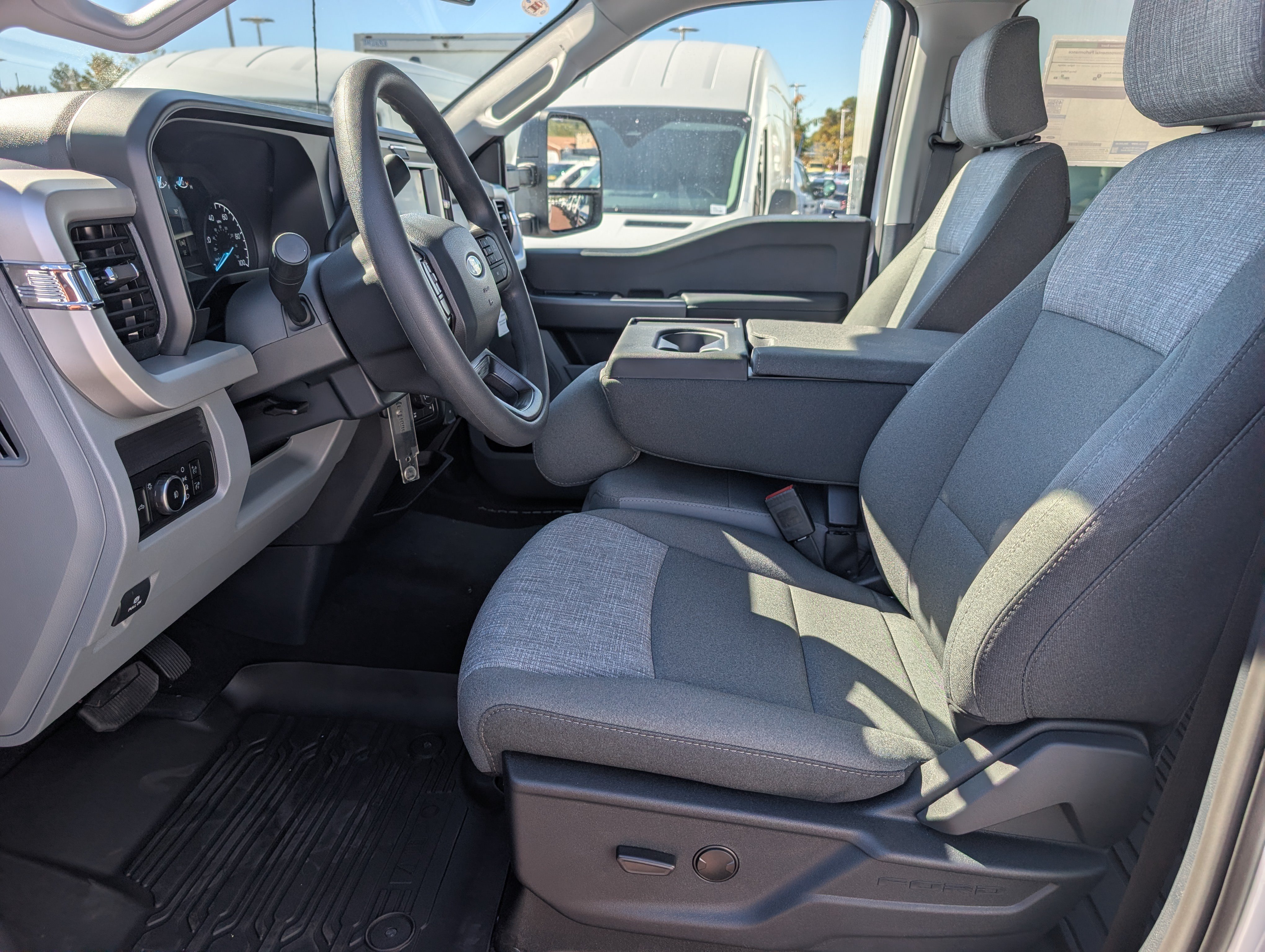 New 2027 Ford F250 XLT w/ Tremor Off-Road Package AWD/4WD image 13